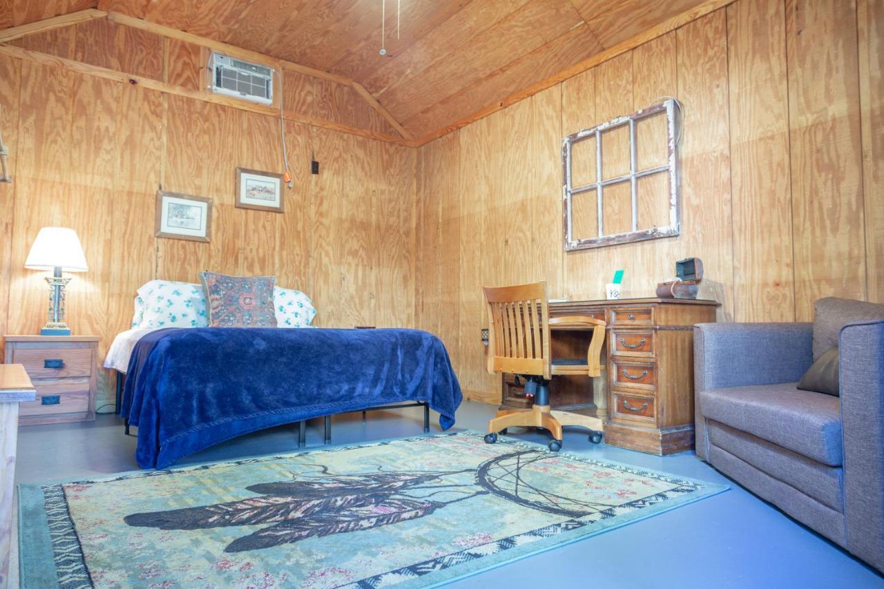 Kick Back Ranch Hotel Ramer Екстериор снимка