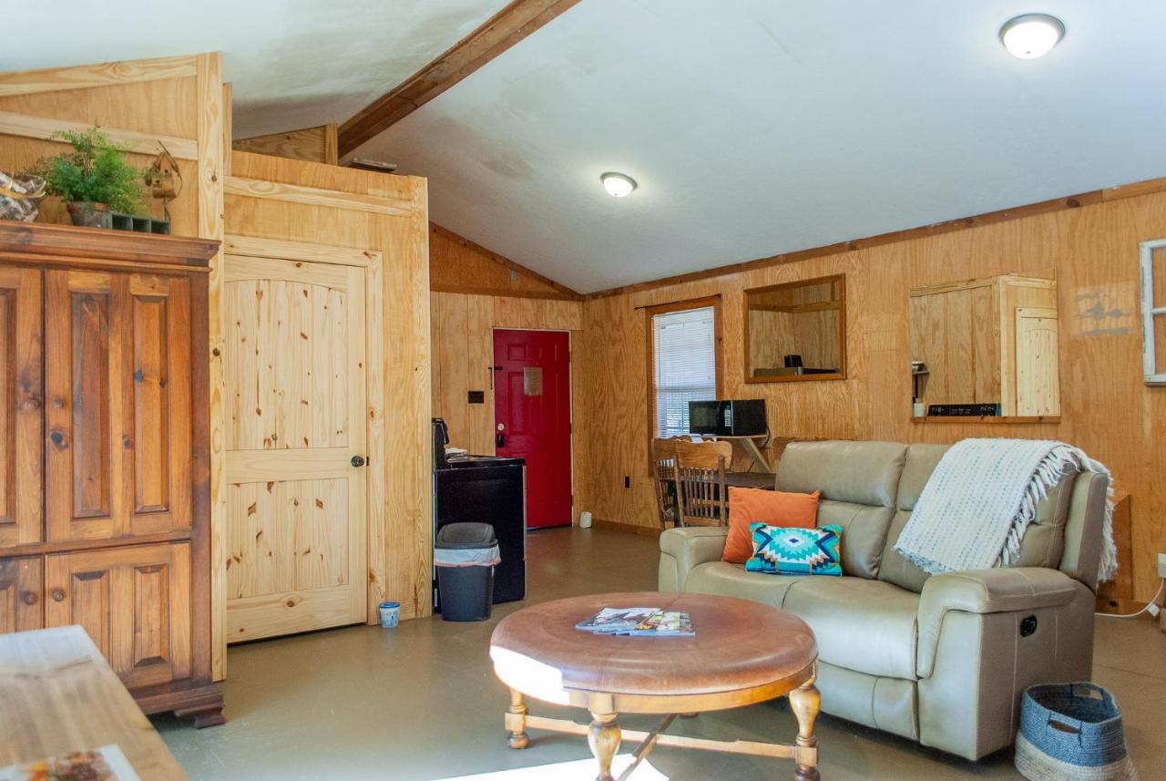 Kick Back Ranch Hotel Ramer Екстериор снимка