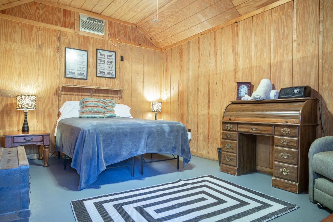 Kick Back Ranch Hotel Ramer Екстериор снимка