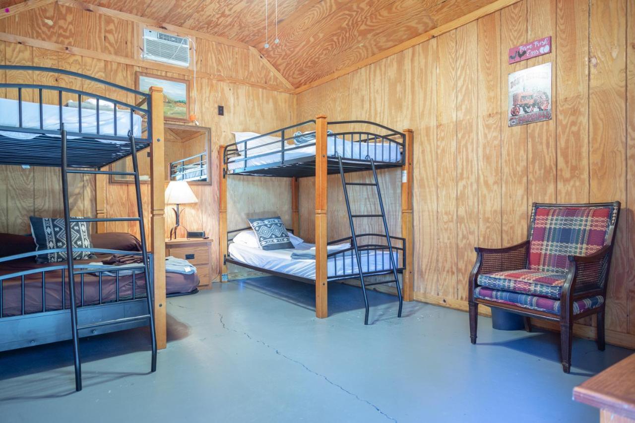 Kick Back Ranch Hotel Ramer Екстериор снимка