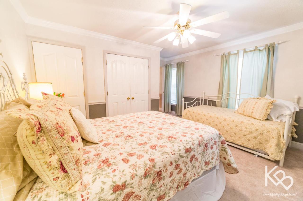 Kick Back Ranch Hotel Ramer Екстериор снимка