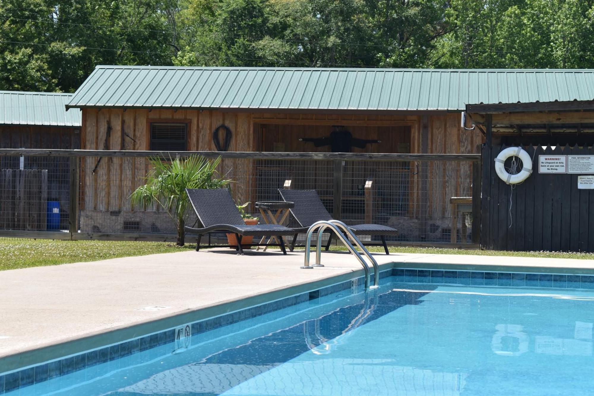 Kick Back Ranch Hotel Ramer Екстериор снимка